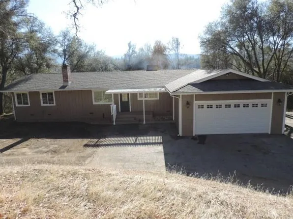 50181 School Rd, Oakhurst, CA 93644