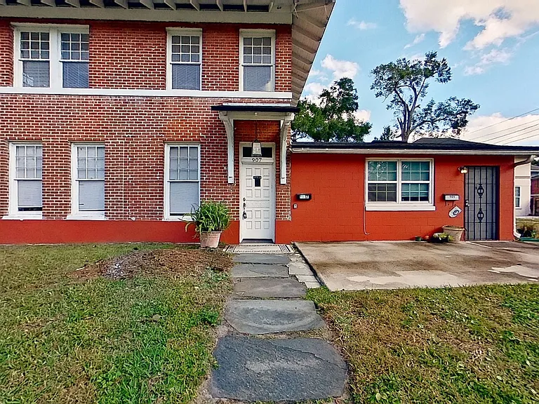 907 Copeland St — Photo 1