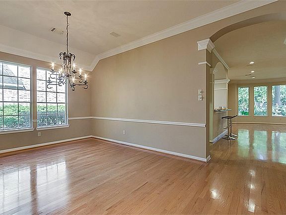5th image of 34 N Castlegreen Cir