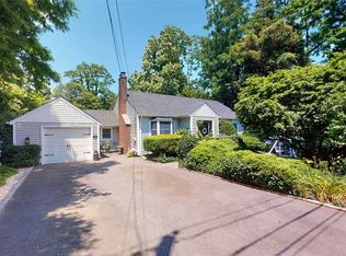 5 Cedar Ave, Miller Place, NY 11764