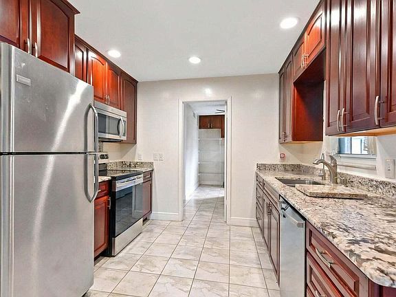 5th image of 428 ALEMEDA Drive
