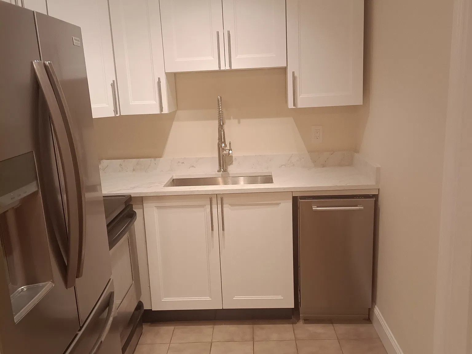 1 bed, 800 sqft, $1,600 — Photo 2