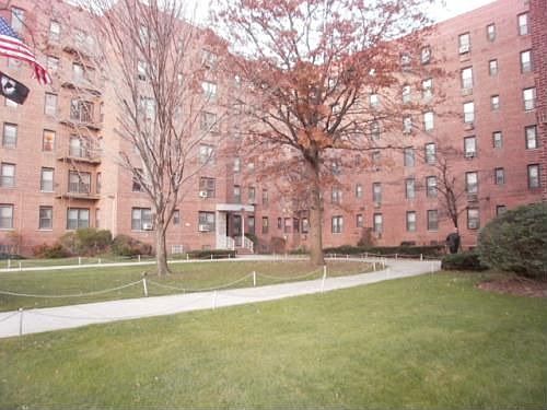 1st image of 2525 W 2nd St APT 3J