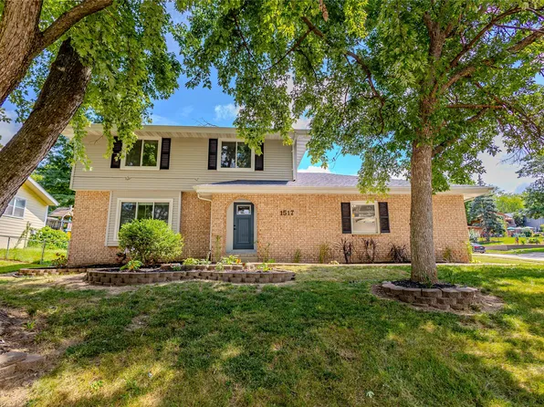 1517 NW 104th St, Clive, IA 50325