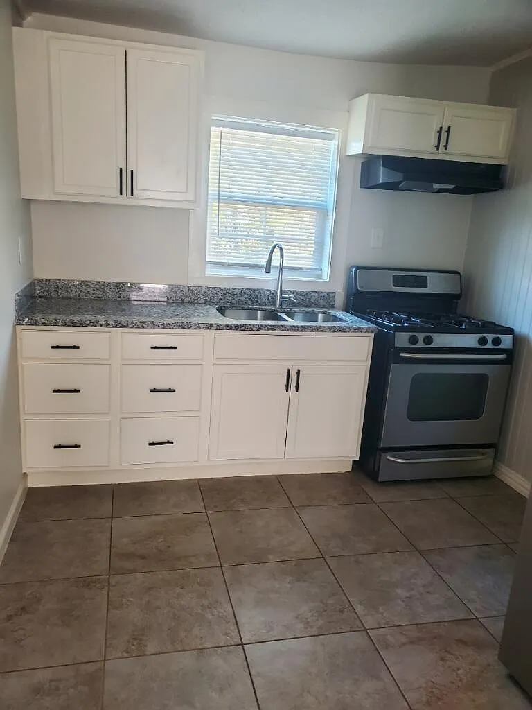 2 bed, 1.0 bath, 657 sqft, $800 — Photo 3