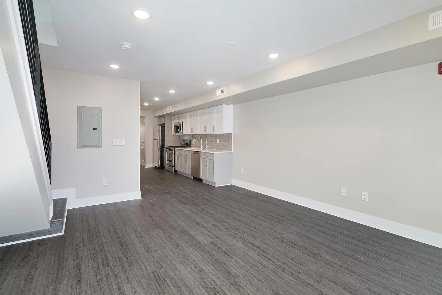 2 bed, 1100 sqft, $2,695 — Photo 2