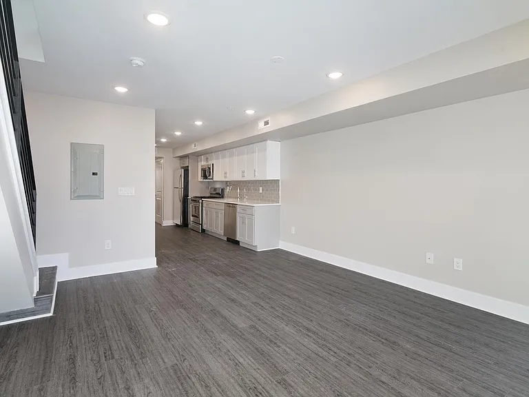 636 Christian St #B — Photo 10