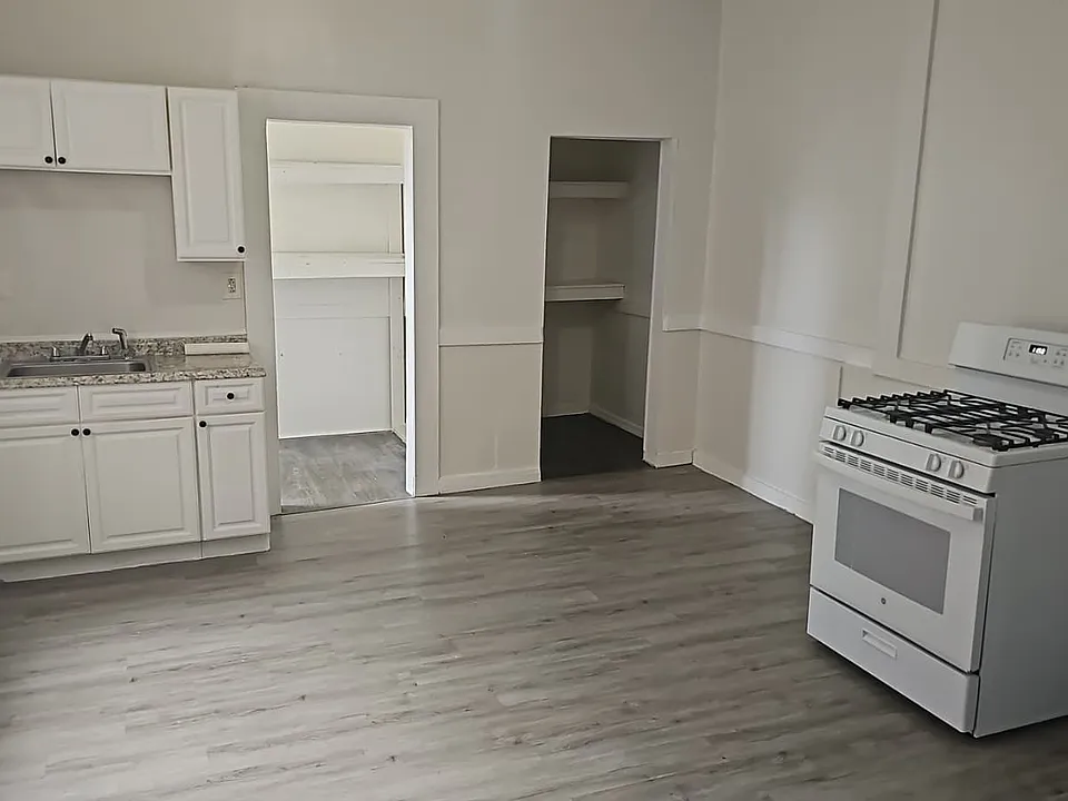 7 Worcester Pl #1