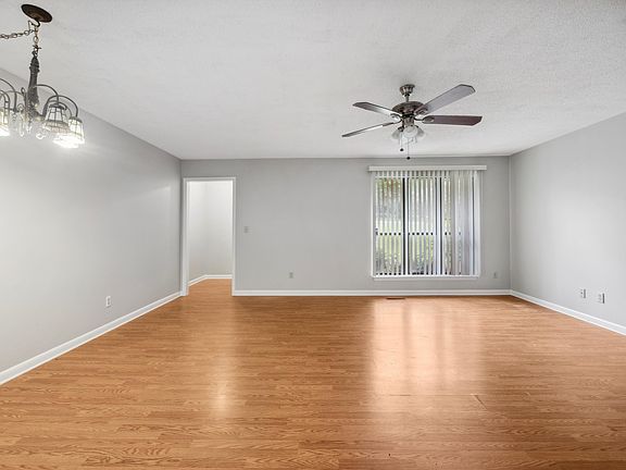 4th image of 124 NE Myrtle Ln #124