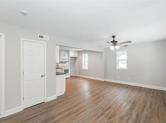 4th image of 503 SE Florence Ave