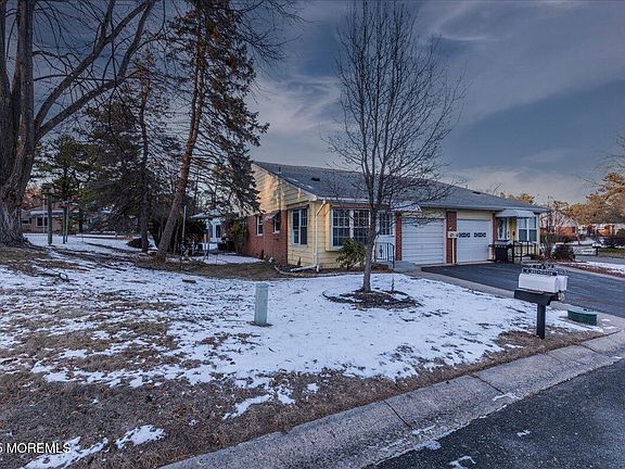 4th image of 30A Lexington Drive #A