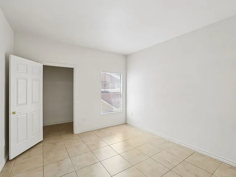 Sunrise Park Condominiums — Photo 40