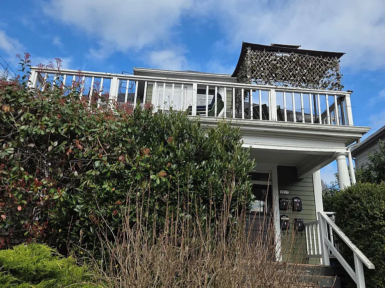 NE Weidler St — Photo 1