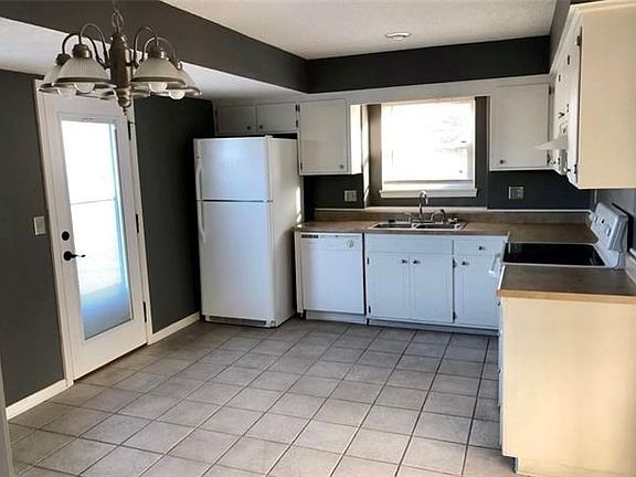 5th image of 618 S Penrose Ln