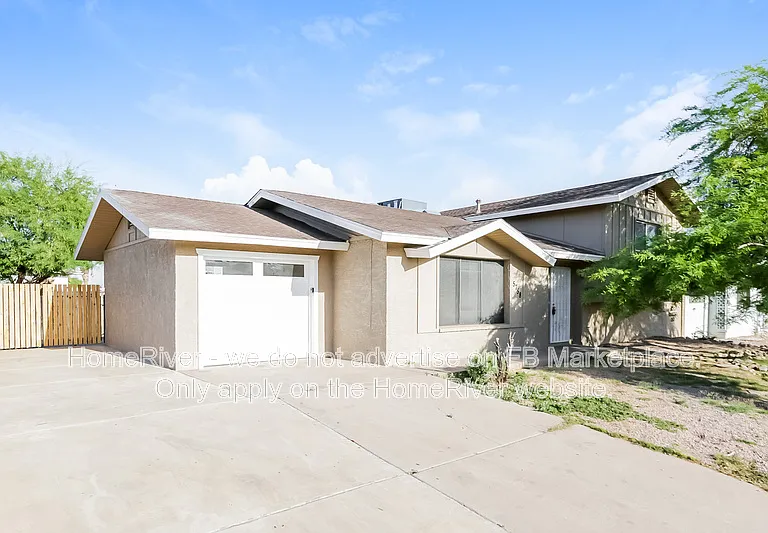 5758 N 42nd Ave — Photo 1