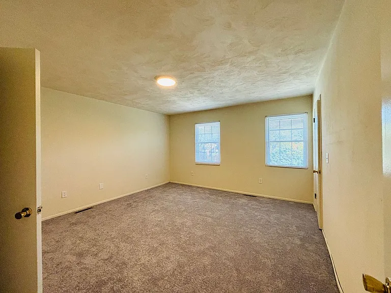 341 New Kent Rd — Photo 9