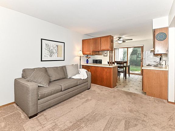 5th image of 637 Meadow LANE #207
