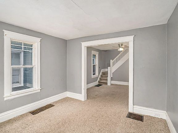 3rd image of 823 Oakland Dr #A