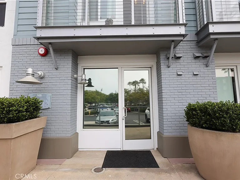 1901 S Victoria Ave #105 — Photo 3