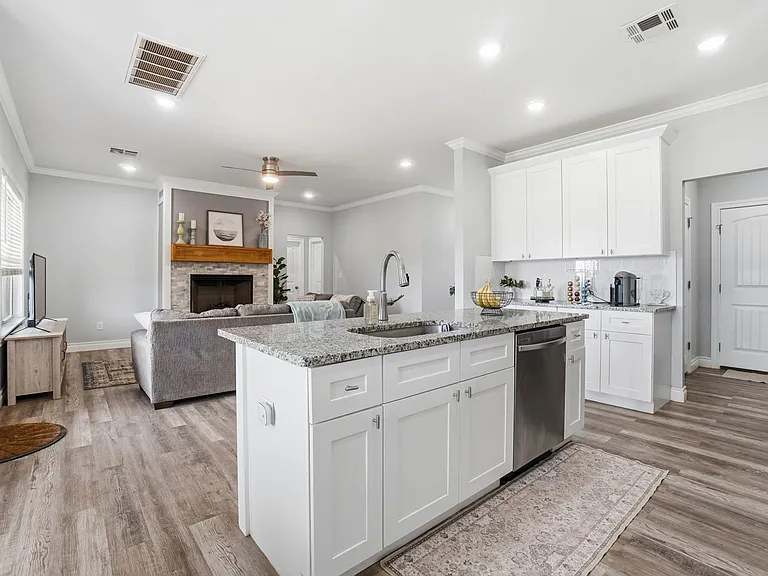 4254 Mesa Dr — Photo 9