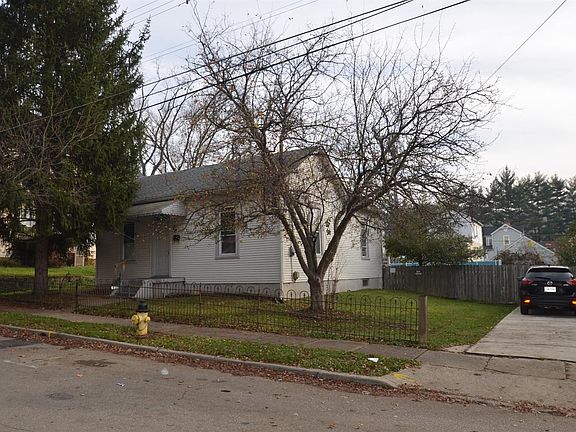 2nd image of 4914 Roanoke St