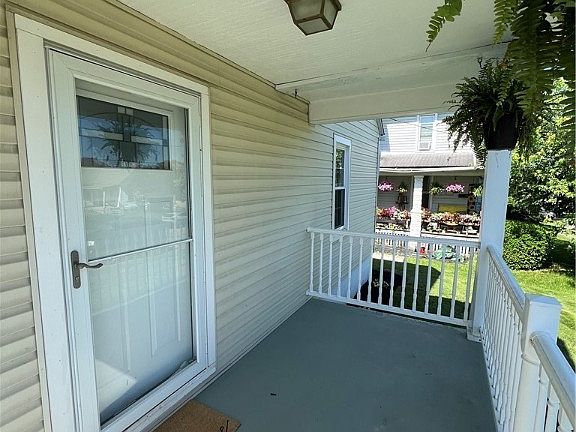 3rd image of 732 Brown St