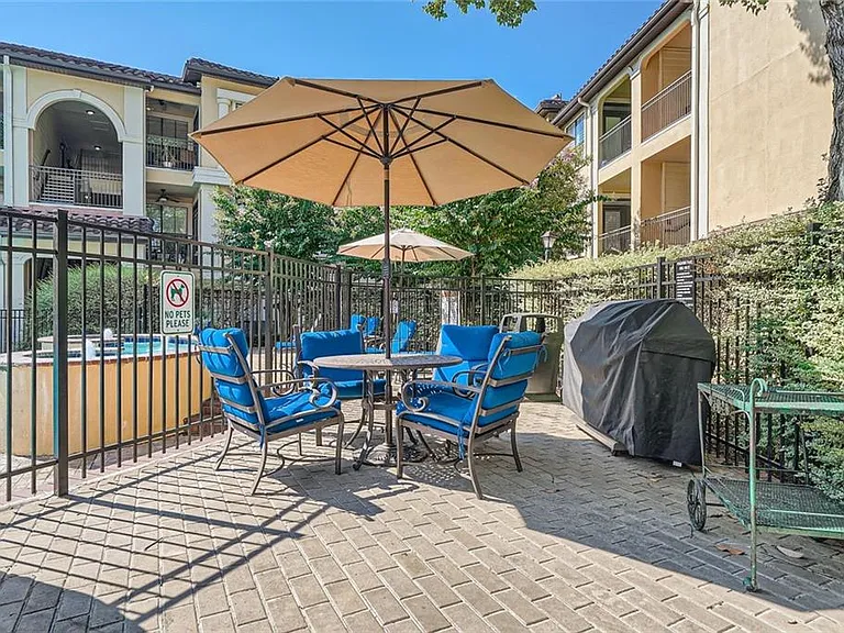 3777 Peachtree Rd #611 — Photo 23