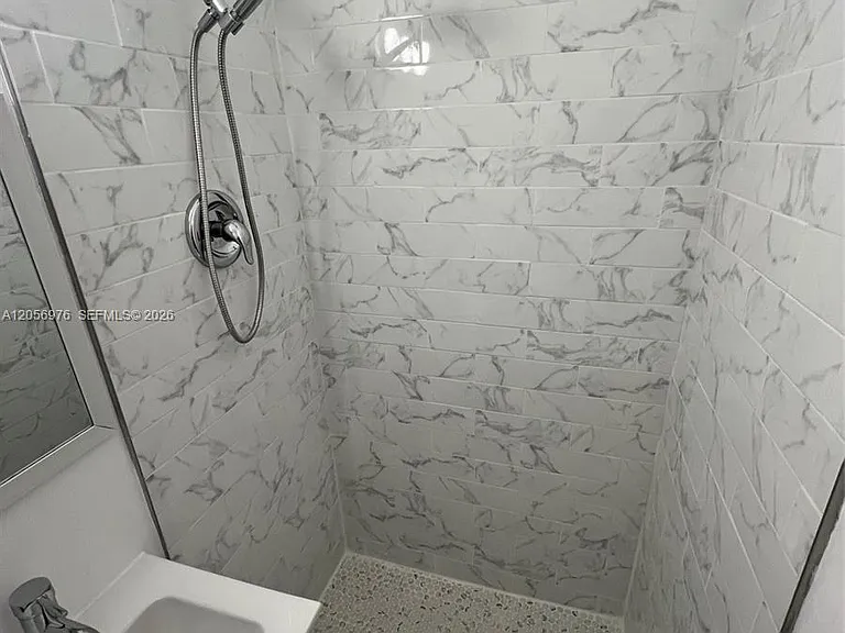 215 30th St #1 — Photo 7