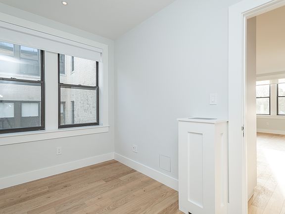 4th image of 8-12 Elko St #7