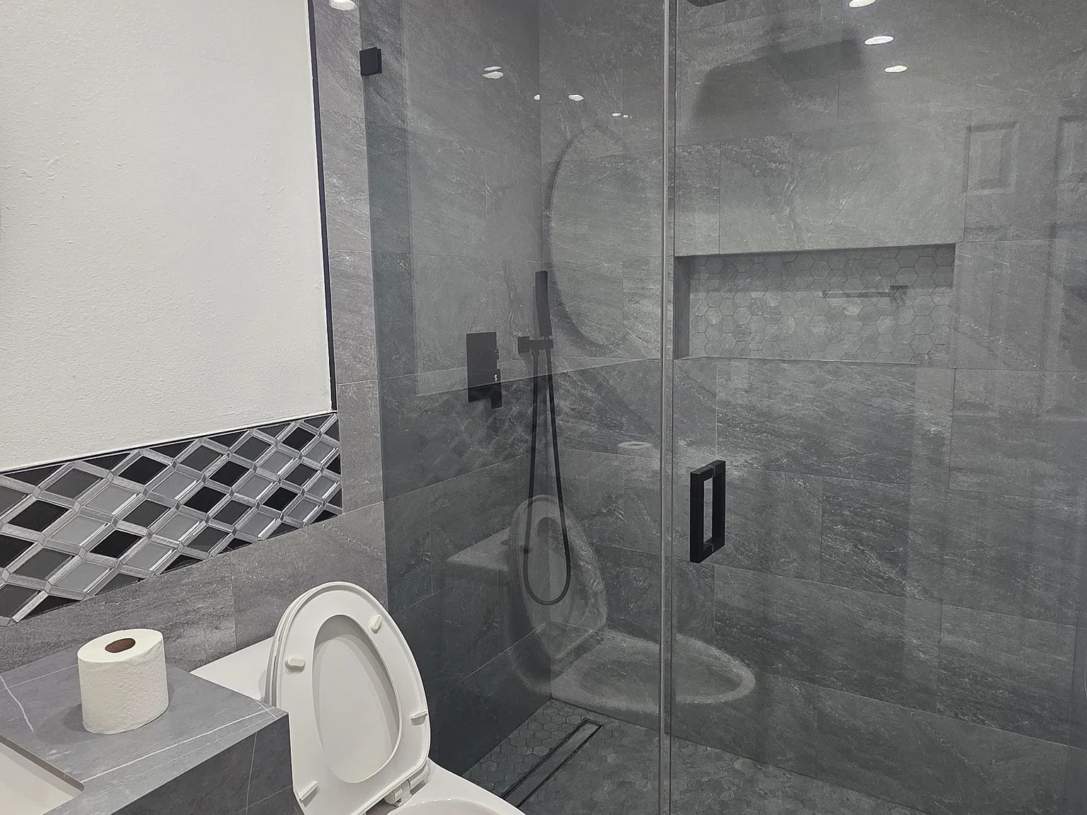 2 bed, 1117 sqft, $3,300 — Photo 4