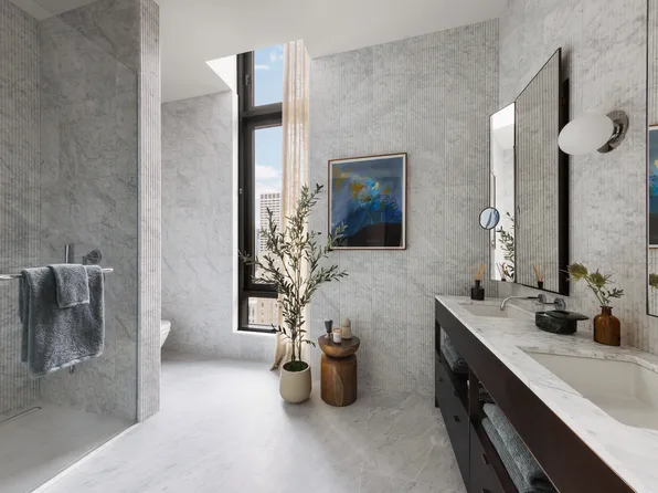 135 East 47th Street image 9 of 18