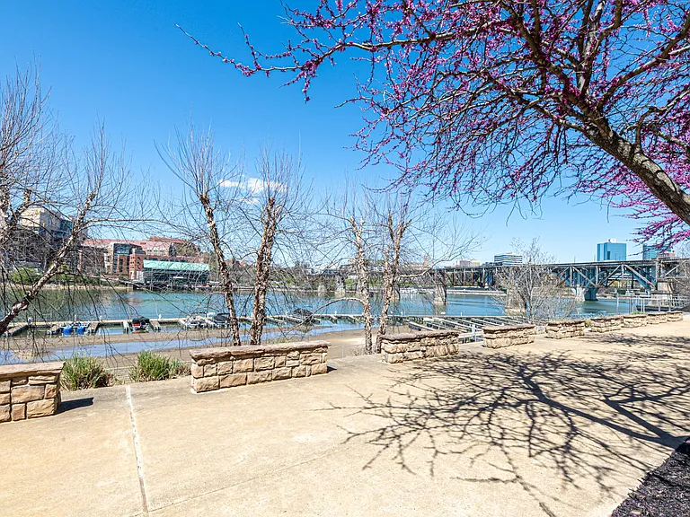 445 W Blount Ave #225 — Photo 25