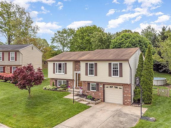 3rd image of 804 Hurley Ct