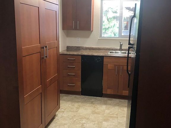 3rd image of 2509 N Stevens St #7