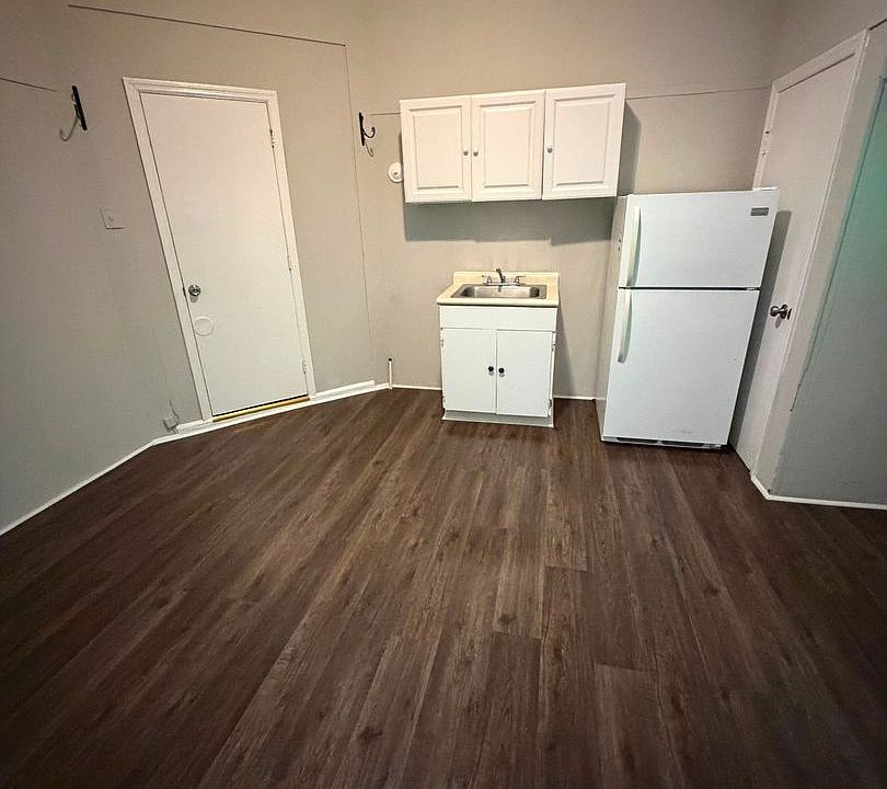 2nd image of 144-154 Coleman St #2
