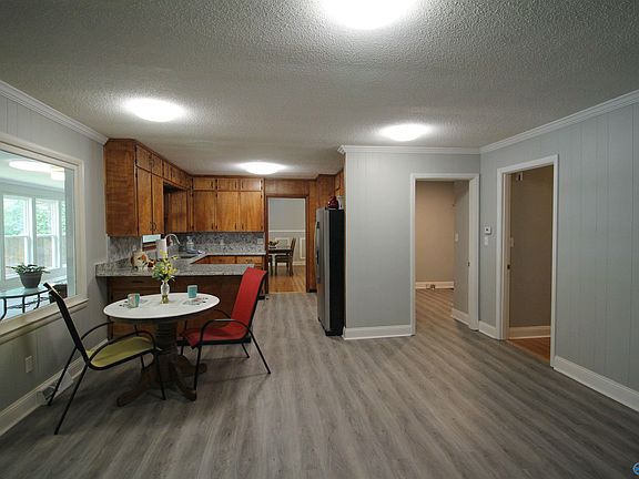 5th image of 613 S Scott St