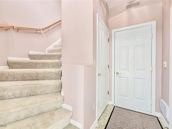 5th image of 332 Vista Cir #50A