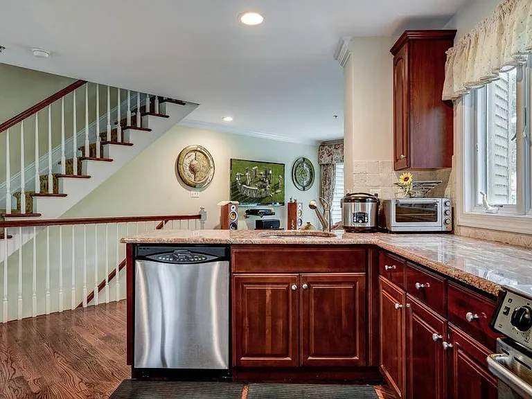 3 Chapin Ave — Photo 10