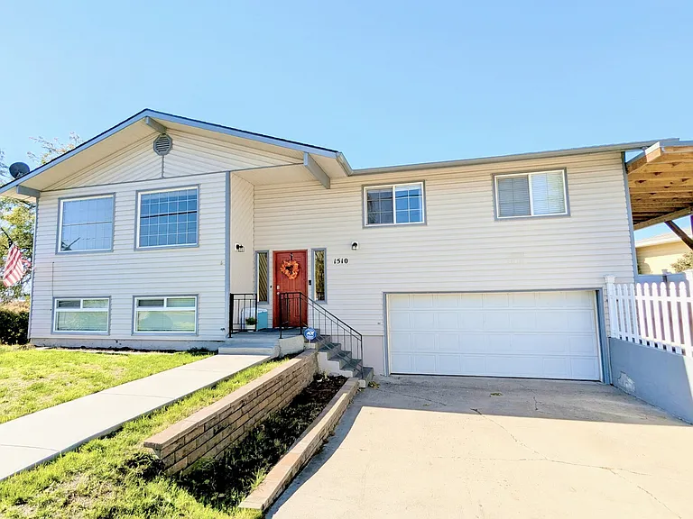 S Lakeway Dr — Photo 9