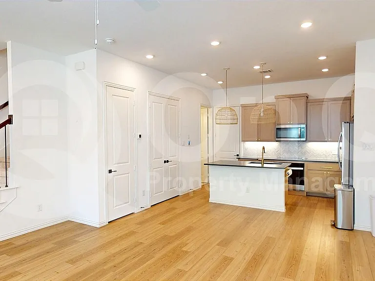 7506 Edgeware Rd — Photo 9
