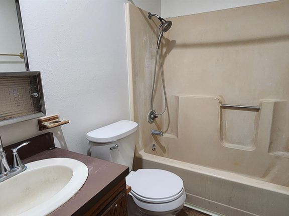 3rd image of 1405 W 10th