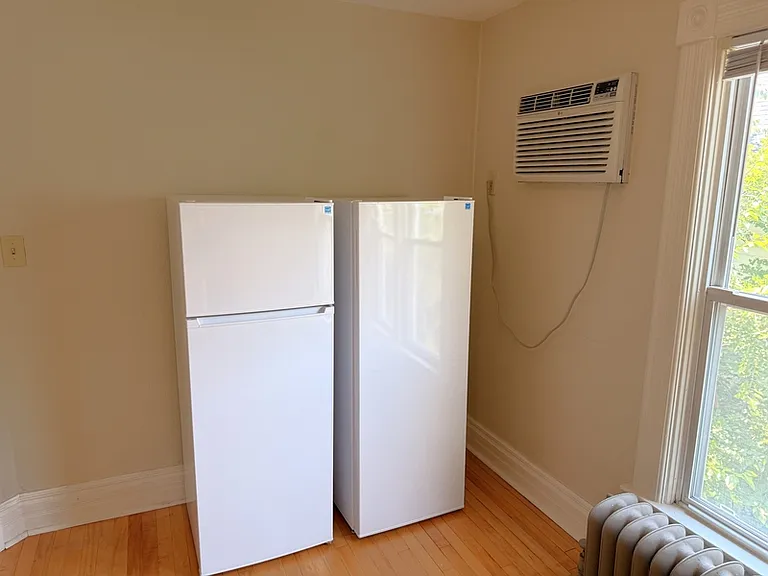 238 Scott Ave #A — Photo 4