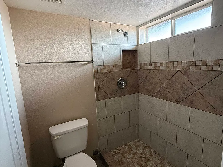 7624 N 44th Dr — Photo 15