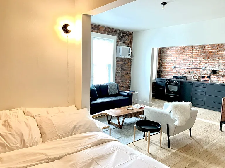 The Charlotte Apts — Photo 4