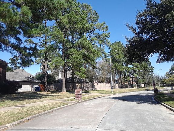 5th image of 16219 Lakewood Grove Dr
