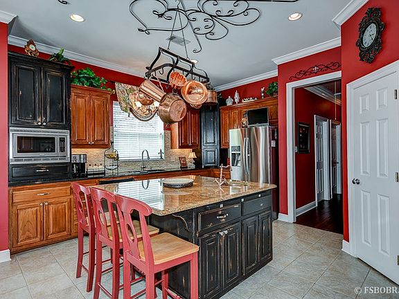 Kitchen island 