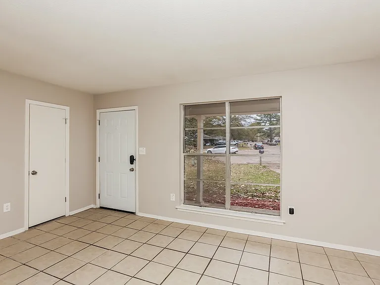 971136_017_living_room_13463134.jpg