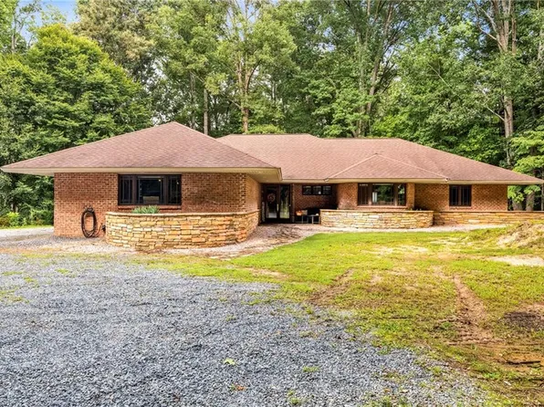 381 Hunters Point, Lexington, NC 27295
