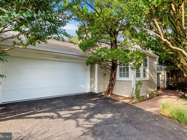 7554 Cross Gate Ln, Alexandria, VA 22315