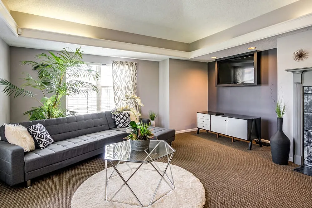 Coach House Apartments — Photo 4